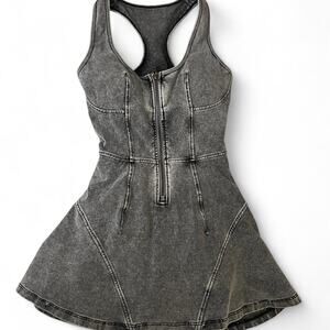 WISKII DRESS BEYOND DENIM ATHLETIC DRESS. SMALL